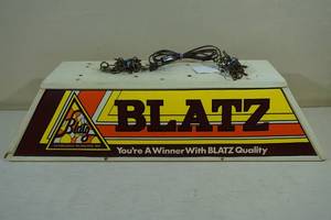 lot 165 image: Vintage Blatz Beer Pool Table Light