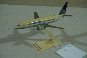 lot 185 image: Continental Airlines Boeing 737-300 Employee Desktop Jet Model