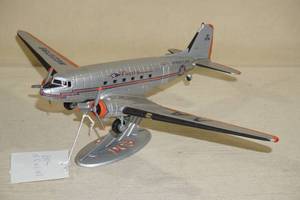 lot 189 image: ERTL American Airlines Flagship DC-3 Die Cast Plane