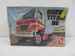 lot 11 image: Vintage AMT Chevy Titan 90 Semi Truck