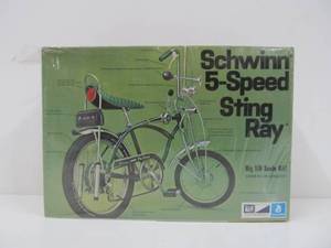 lot 13 image: General Mills Schwinn 5-Speed Sting Ray Model Kit