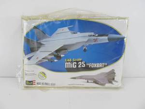lot 28 image: Revell Mi-G 25 Foxbat Model Kit