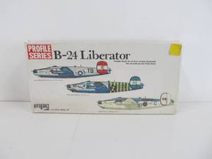 lot 32 image: MPC Profile Series B-24 Liberator