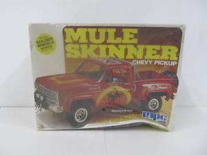 lot 52 image: Vintage MPC Mule Skinner Chevy Pickup Model Kit