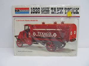 lot 101 image: Monogram 1926 Mack Bulldog TEXACO Tank Truck