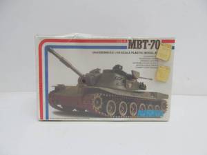 lot 124 image: Aurora U.S.A. MBT-70 Super Tank of the 70s