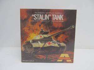 lot 125 image: Vintage Aurora WW2 Russian Stalin Tank