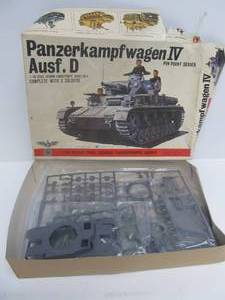 lot 146 image: Vintage WWII Panzerkampfwagen IV Ausf. D German Tank Panzertruppe Series Model Kit
