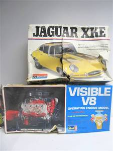 lot 155 image: Lot of 2 Large Model Kits - Monogram JAGUAR XKE & Revell VISIBLE V8 - As Is
