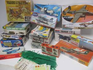 lot 156 image: Large Lot of Assorted Vintage Model Kits - As Is