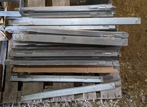 lot 32 image: 70 Truswal Brace-It Supports - 25 Long