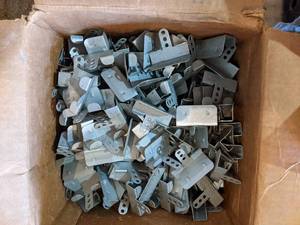 lot 61 image: 150 58 Drywall Clips
