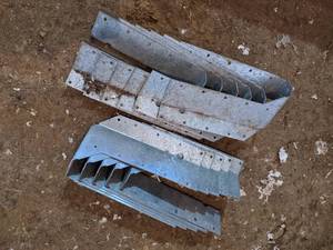 lot 62 image: (11) Simpson SUR210Z 2x10 45 Degree Joist Hanger Skewed Right
