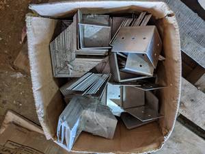 lot 74 image: 100s 90° Aluminum Angle Brackets 2 Wide 2x2 and 2x2.5