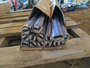 lot 80 image: New Lot of (13) T8 Fluorescent Bulbs