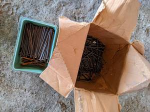 lot 89 image: 100s of 6 Nails