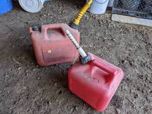 lot 90 image: Pair of Plastic Gas Cans - 2.5 and 2 Gallon - One is old Style w Vent on Back