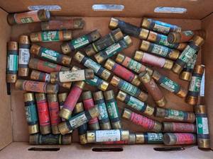 lot 102 image: Large Lot of 3 Cartridge Fuses