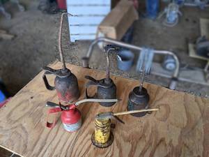 lot 107 image: Lot of (5) Vintage Oiling Cans