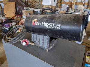 lot 114 image: Mr. Heater 35,000 BTU Propane Torpedo Heater
