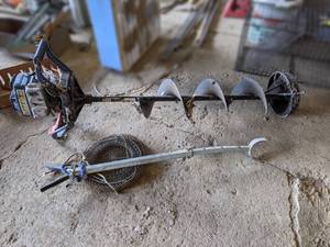 lot 117 image: Strikemaster Mag2000 Ice Auger - Needs Carburetor, Transom Saver, and Fish Basket