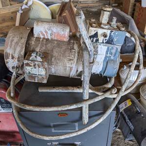 lot 116 image: Paint Sprayer Motor - Motor Powers On - Needs Work