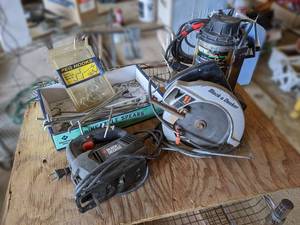 lot 20 image: Wayne 13 hp Sump Pump, Black & Decker Circular Saw, Jigsaw and Peg Hooks