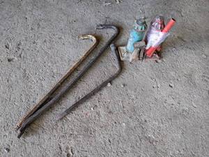 lot 125 image: Pair of 4-Ton Bottle Jacks (One is Stuck) and Crowbars