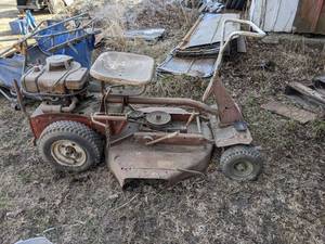 lot 137 image: Vintage Rear Engine Snapper Riding Mower - Needs Work - Motor Spins