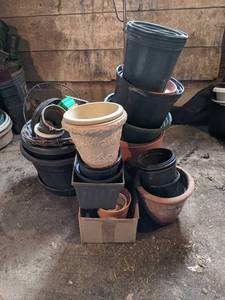 lot 144 image: Large Lot of Wicker, Plastic and Metal Planters  Transplant Pots
