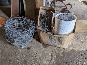lot 154 image: Lot of (50) 10 Contempo Maxi-Mizer Plant Pots - Part No. I-CT10WH, (12) Wire Hanging Baskets and Hanging Hooks