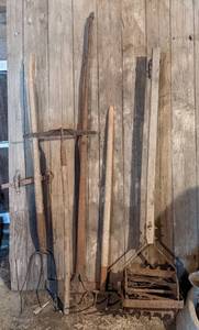 lot 159 image: Lot of (5) Vintage Yard Tools