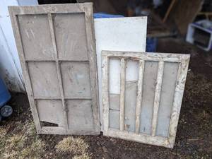 lot 169 image: Pair of Vintage 6 and 4 Pane Windows - 6-Pane is about 22 x 41 and 4-Pane is about 22 x 29