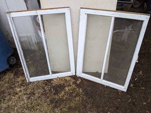 lot 177 image: Pair of Vintage 2-Pane Windows - 24 x 32 and 23 x 32