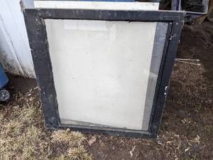 lot 178 image: Large Single Pane Vintage Window - 35 x 36