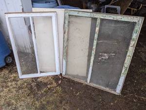 lot 181 image: Pair of Vintage 2-Pane Windows - 33 x 37 and 23 x 36