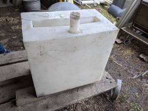 lot 186 image: Plastic Marine Fuel Tank - 17 x 10 x 16
