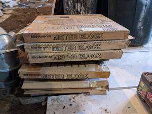 lot 194 image: Lot of Assorted Poly Mid-America Meter Blocks