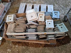 lot 209 image: Large Lot of Assorted Vinyl Mounting Blocks - See Pictures for Details