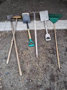 lot 221 image: Shovels, Rake and More - 6 Pieces