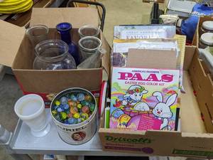 lot 235 image: Tin of Vintage Marbles, Vases, Cookbooks and More - tin of marbles is about 5 Diameter x 5 Tall