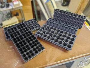 lot 260 image: Large Lot of Seed Trays - Includes (22) Trays and (2) Covers