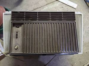 lot 282 image: Whirlpool 5000 BTU Window Air Conditioner - R-22 Refrigerant 110V