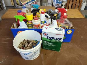 lot 332 image: Lot of Household Chemicals and Cleaners