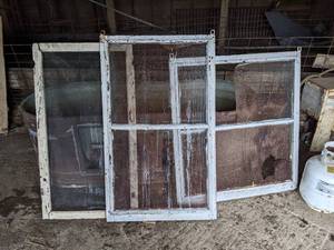 lot 359 image: Lot of (3) Screen Windows - 24 x 44, 28 x 48, and 36 x 40