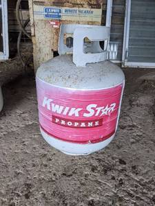 lot 362 image: Full 20# LP Tank
