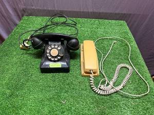 lot 2 image: Vintage Telephones