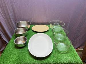 lot 12 image: Mixing Bowl & Serving Trays