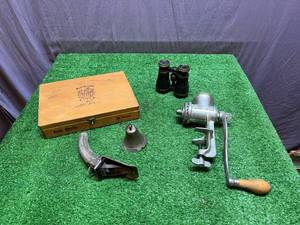 lot 17 image: Vintage Items