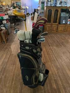 lot 40 image: Golf Bag & Clubs